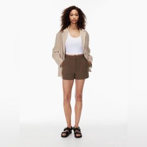 Babaton - Pleated 3" Short